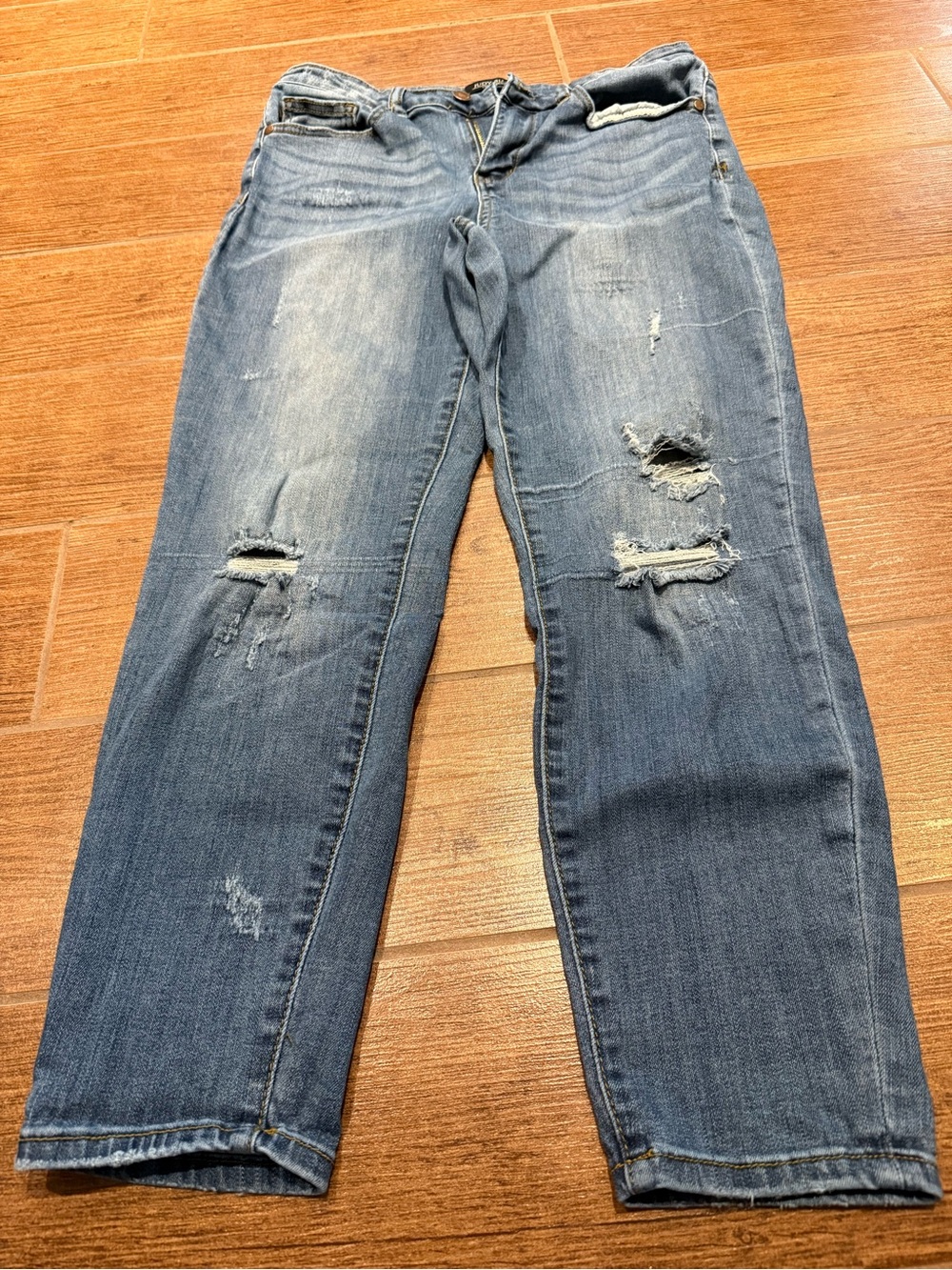 Judy Blue Washed Blue Distressed relaxed-Leg Jeans